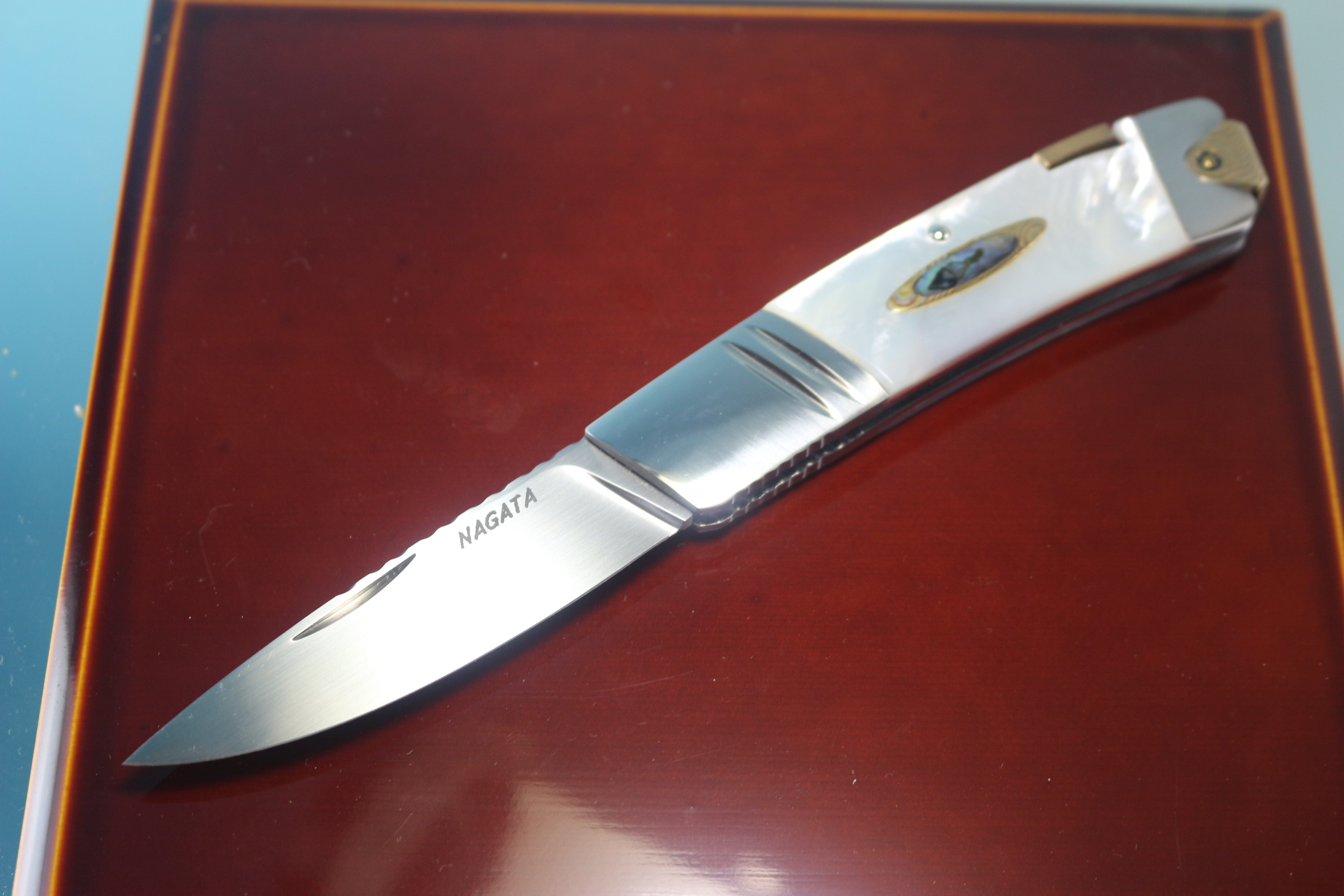Back Lock Folder Ikuo Nagata IN-20 RWL-34 Back-Lock Folder, White MOP Handle