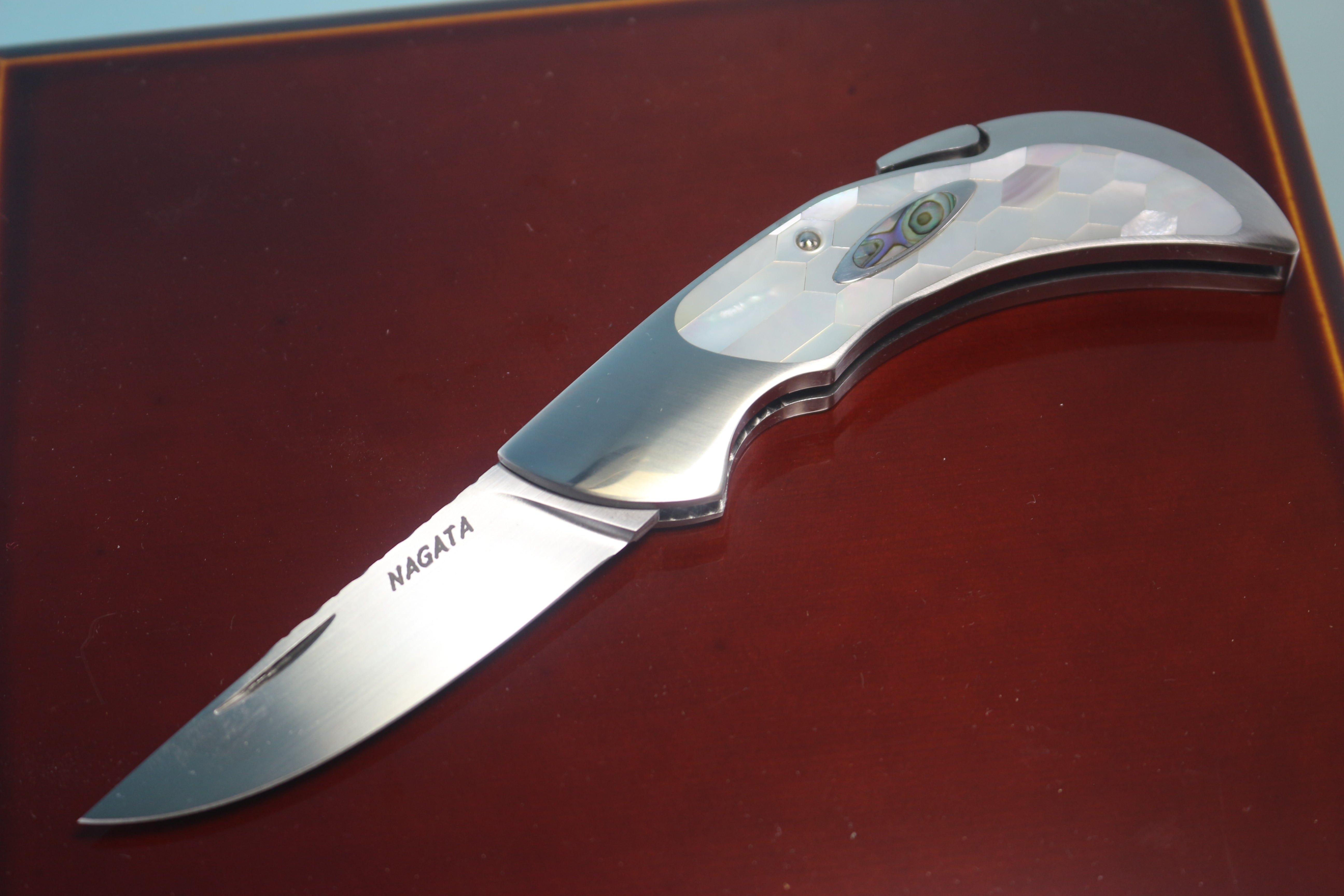 Back Lock Folder Ikuo Nagata IN-30 RWL-34 Back-Lock Folder, Mosaic White MOP Handle