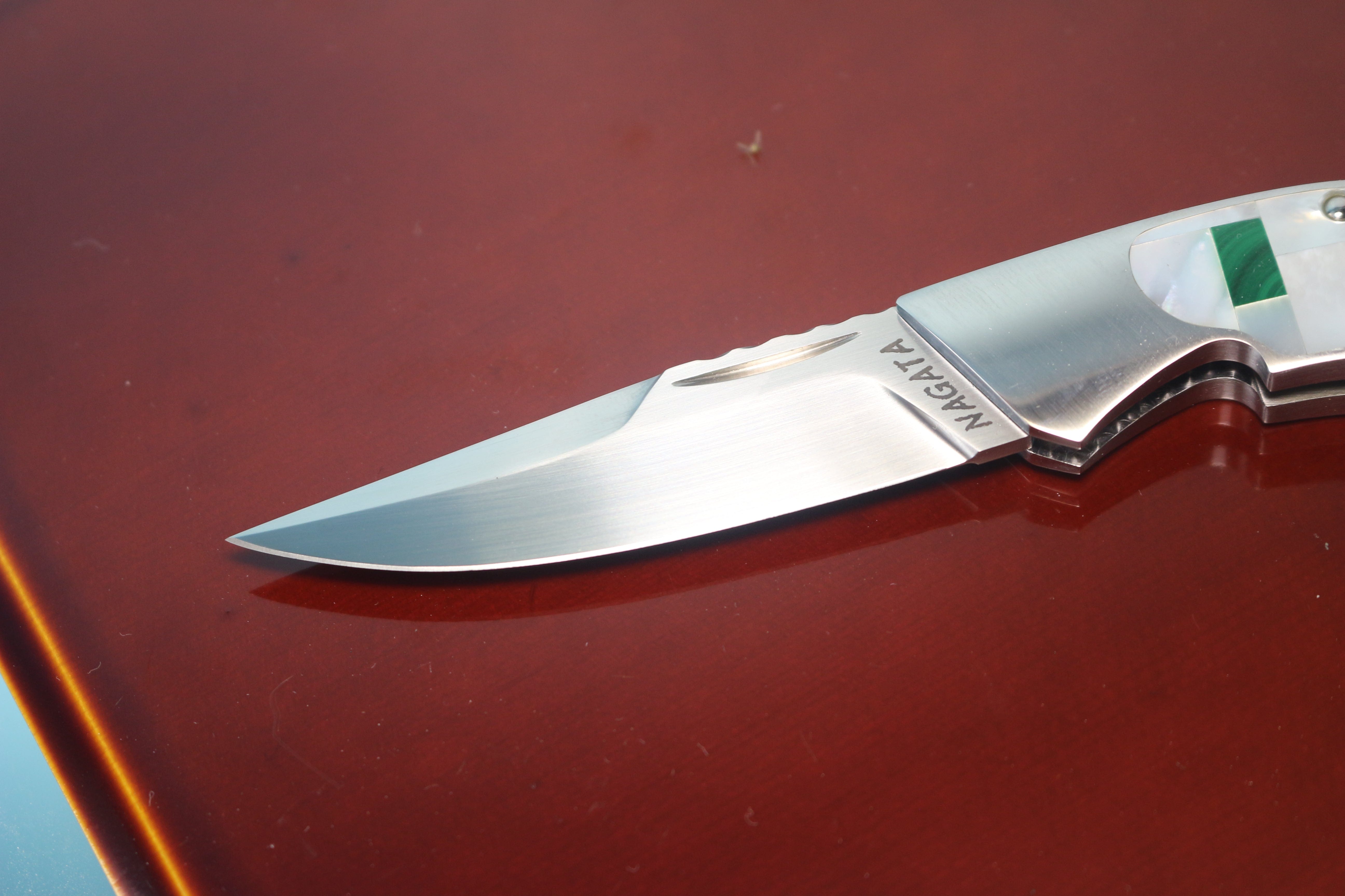 Back Lock Folder Ikuo Nagata IN-70 RWL-34 Back-Lock Folder, Mosaic White MOP & Malachit