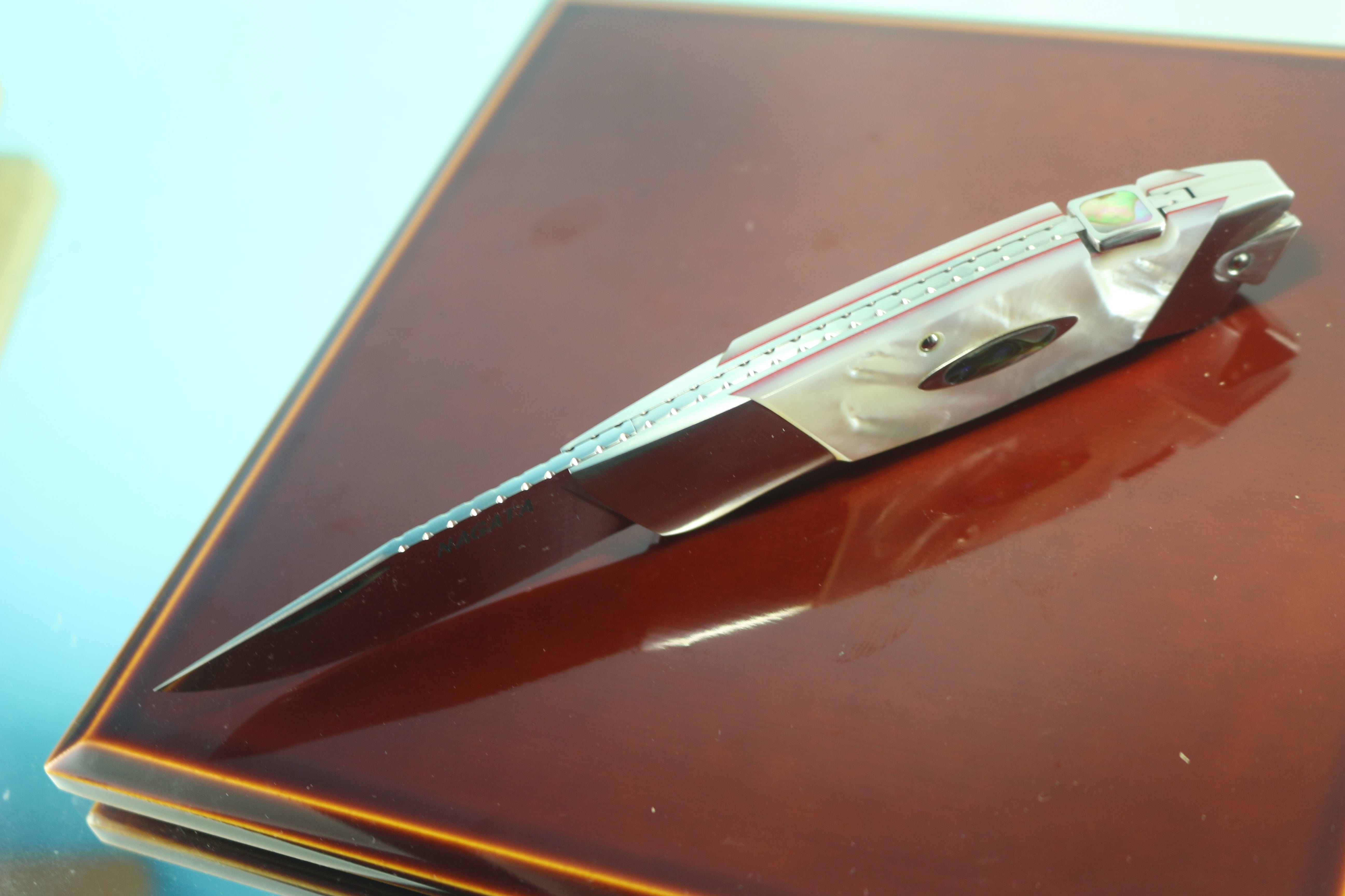 Back Lock Folder Ikuo Nagata IN-75 RWL-34 Back-Lock Folder, White MOP Handle