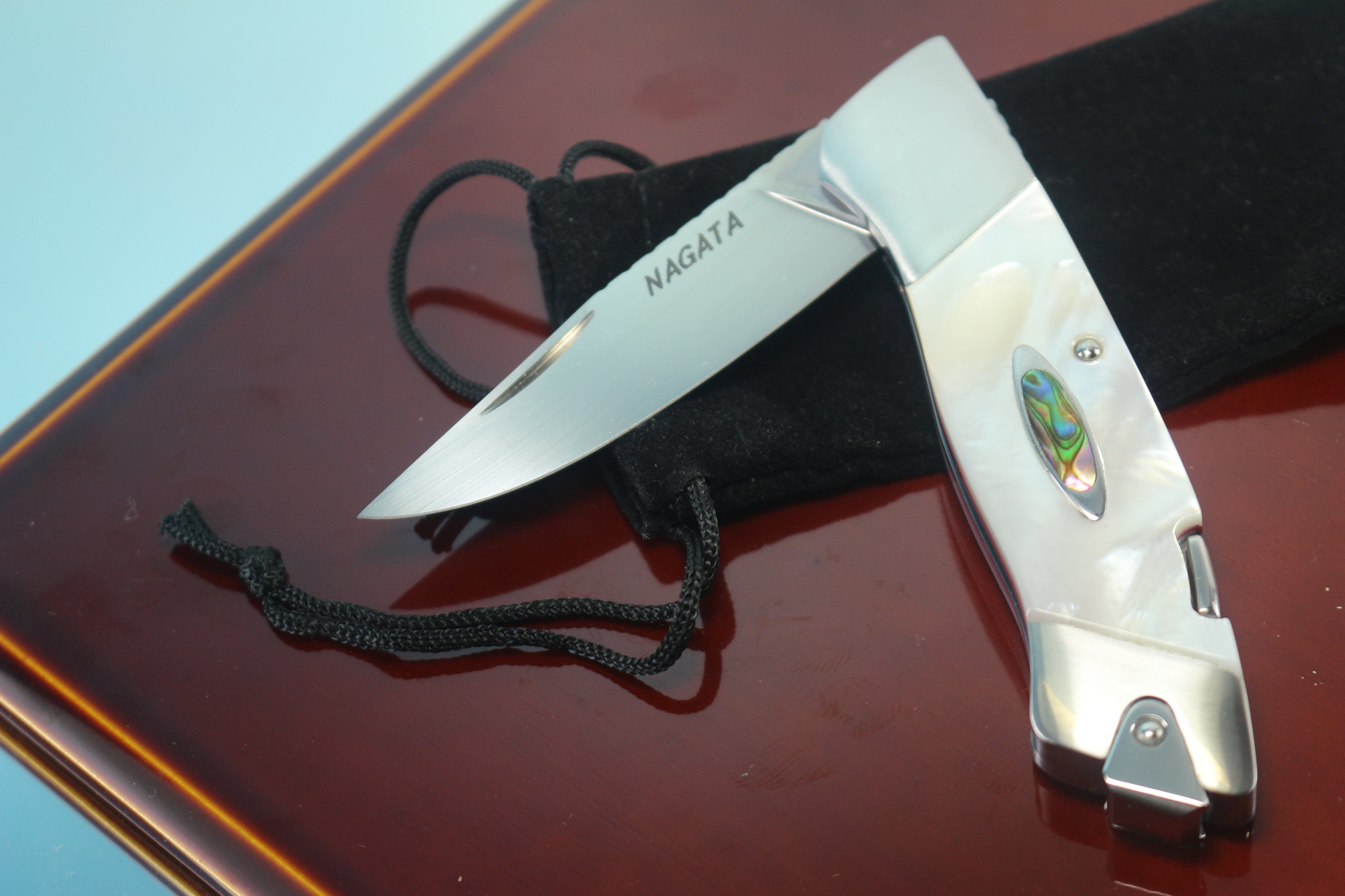 Back Lock Folder Ikuo Nagata IN-75 RWL-34 Back-Lock Folder, White MOP Handle