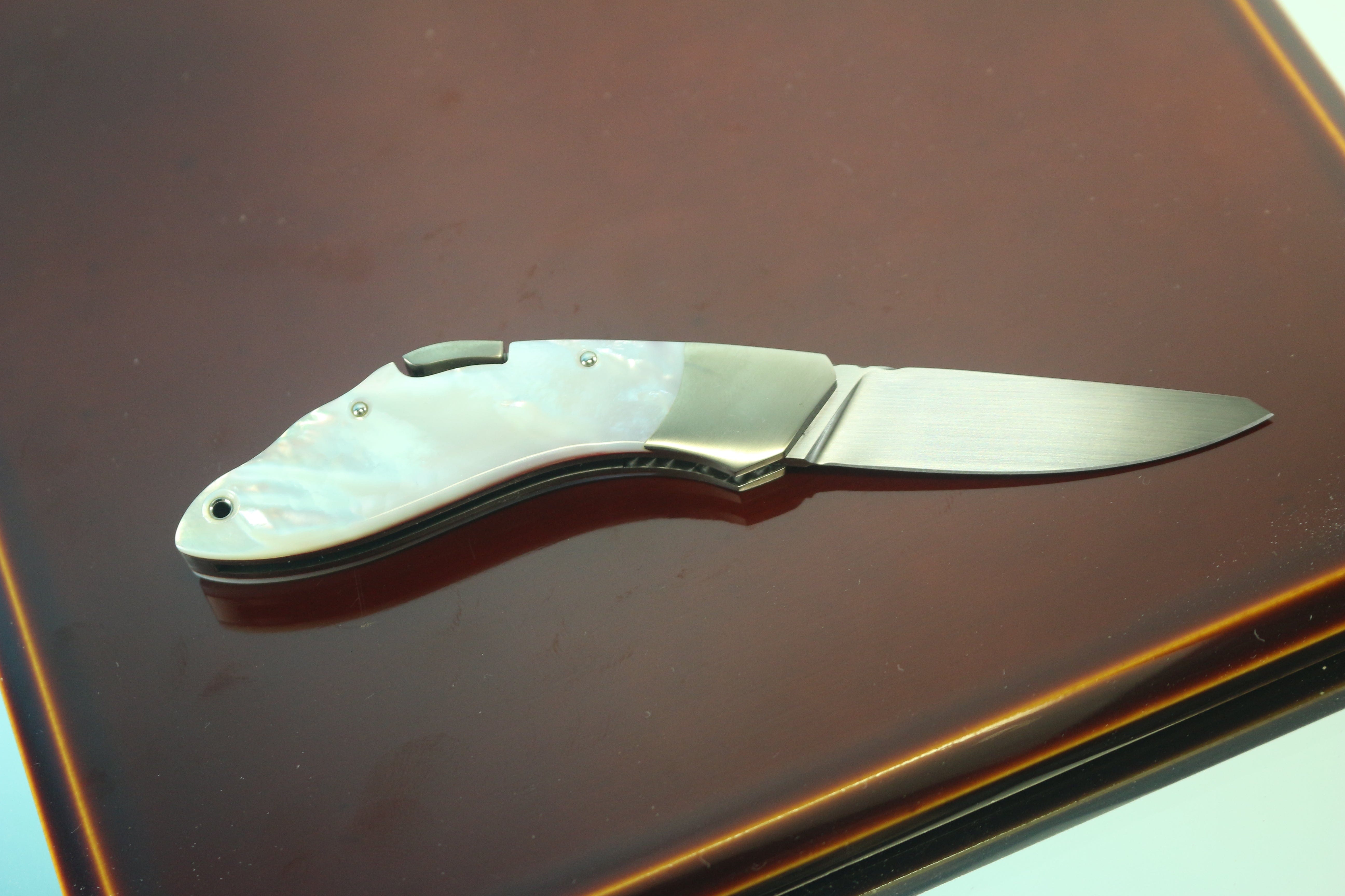 Back Lock Folder Ikuo Nagata IN-80 RWL-34 Back-Lock Folder, White MOP Handle