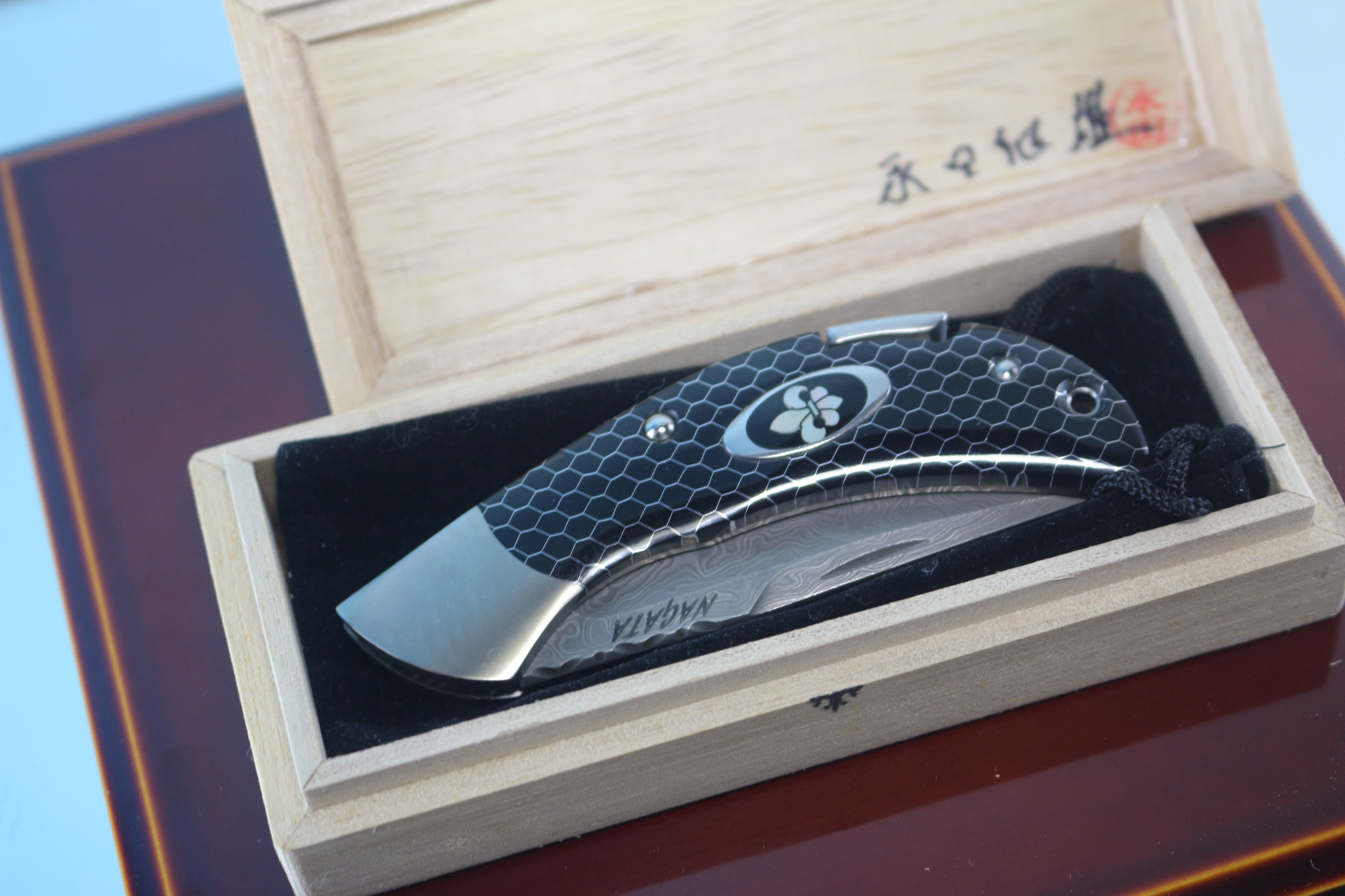 Back Lock Folder Ikuo Nagata IN-85 Stainless Damascus Back-Lock Folder, C-Tek Honeycomb