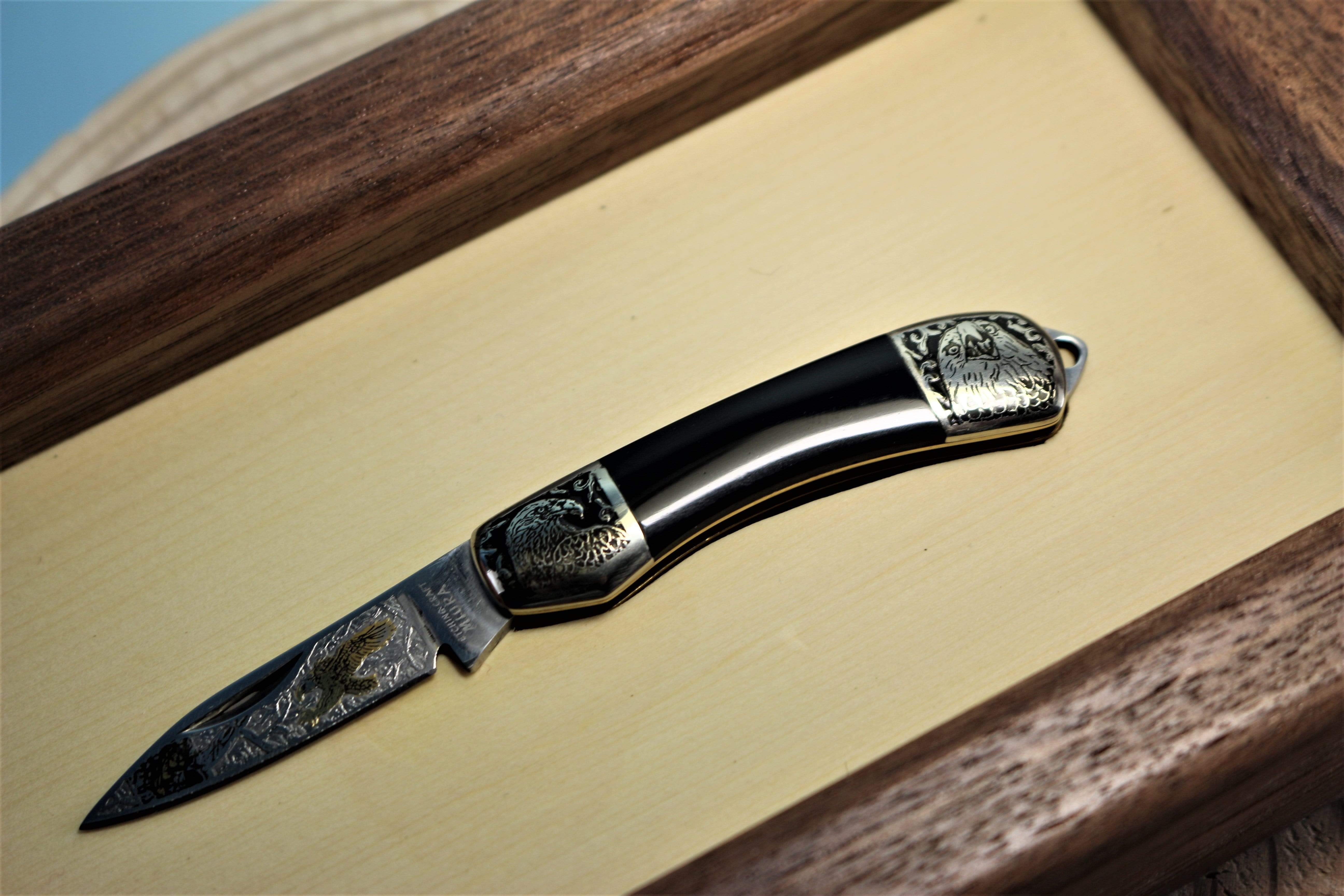 https://japaneseknifedirect.com/cdn/shop/products/katsuhiko-miura-km-6-mini-art-knife-birds-or-animals-black-resin-handle-17861503156269.jpg?v=1609862867
